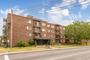 2775 De La Cote-Vertu Boul Apartments