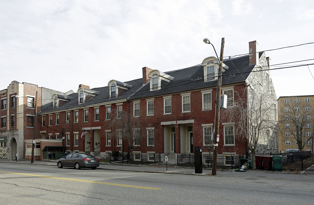 110 Appleton St in Lowell, MA - Building Photo