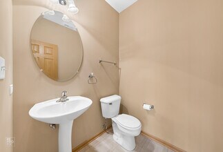 526 Majestic Ln in Oswego, IL - Building Photo - Building Photo