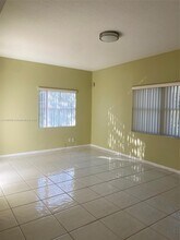 555 Racquet Club Rd in Weston, FL - Building Photo - Building Photo
