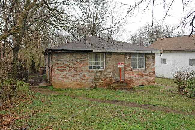 2832 Clifton Ave in Nashville, TN - Foto de edificio - Building Photo