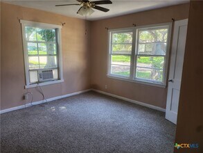 207 E Johnson St in Cuero, TX - Building Photo - Building Photo