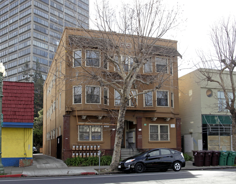 359 Grand Ave in Oakland, CA - Foto de edificio