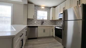 803 Westwood Dr, Unit 1st floor in Clayton, MO - Building Photo