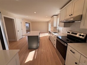 91 17th St in Wading River, NY - Building Photo - Building Photo