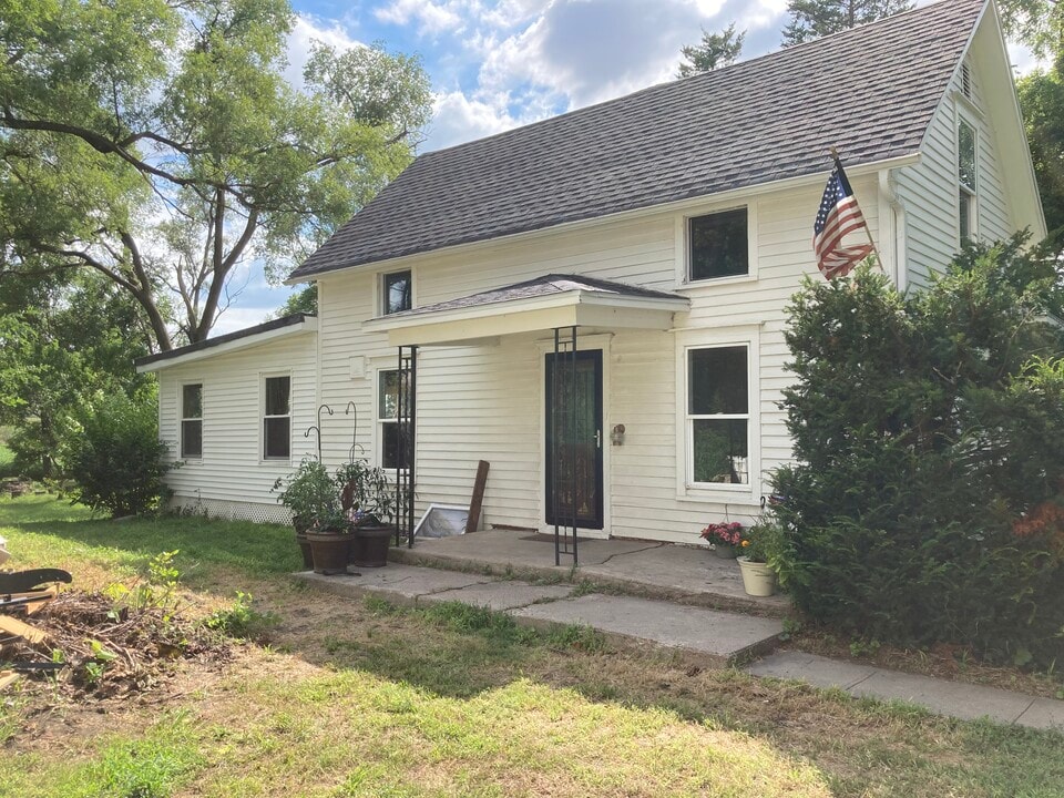 200 Railroad Cir in Cedar Creek, NE - Building Photo