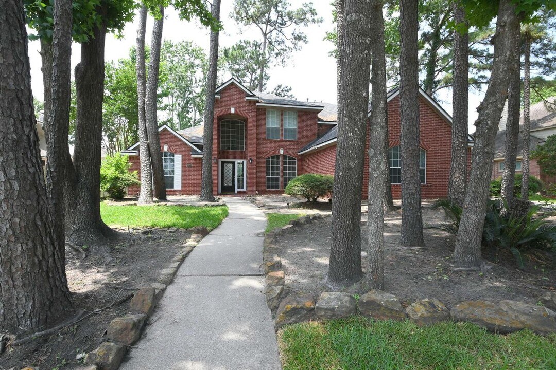 18719 Racquet Sports Way in Humble, TX - Building Photo