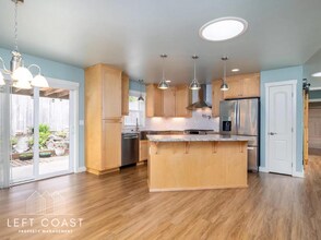 5371 NE Wave Ln in Lincoln City, OR - Building Photo - Building Photo