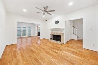 11711 Memorial Dr, Unit 639 in Houston, TX - Building Photo - Building Photo