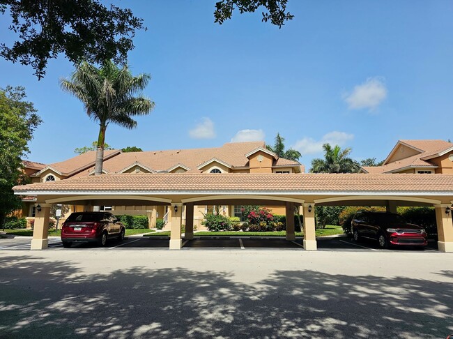 13000 Amberley Ct in Bonita Springs, FL - Building Photo - Building Photo