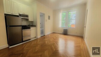 WEST 13 STREET, Unit 35 in New York, NY - Building Photo