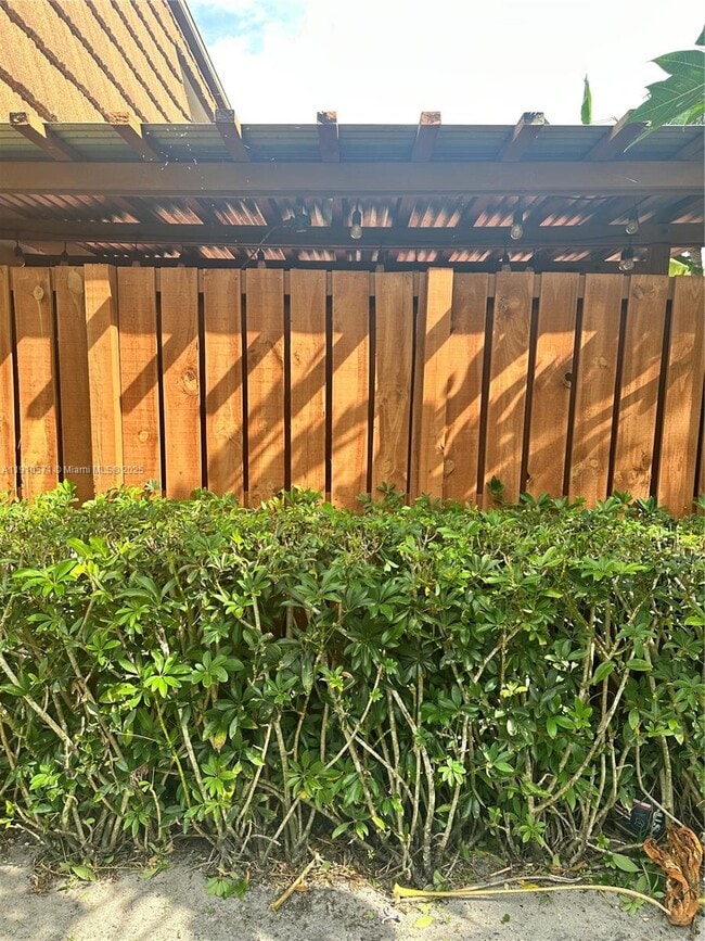 9156 SW 23rd St in Davie, FL - Building Photo - Building Photo