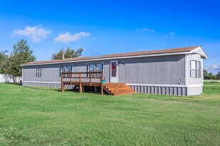 800 N Hale Ave in Tulia, TX - Building Photo