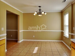 205 N Fuquay Springs Ave in Fuquay Varina, NC - Foto de edificio - Building Photo