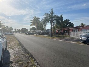 770 NW 179th St in Miami, FL - Building Photo - Building Photo