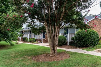 Sharon Oaks Apartments in Charlotte, NC - Building Photo - Building Photo