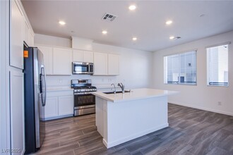 145 Aqua Cmns in Henderson, NV - Building Photo - Building Photo