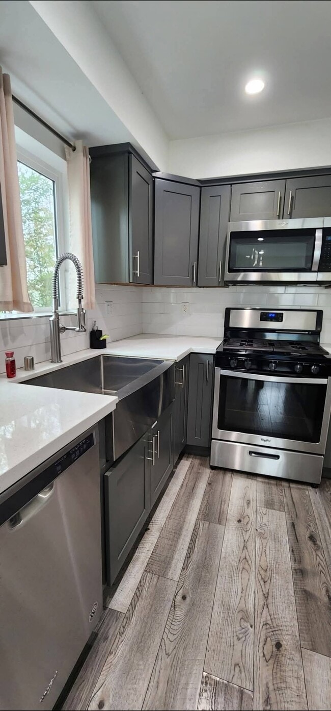 1228 Alexandria Ave in Los Angeles, CA - Foto de edificio - Building Photo