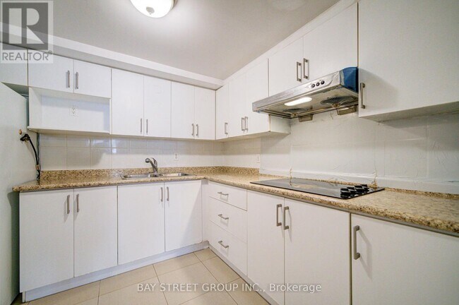 5 Lockdare St in Toronto, ON - Building Photo - Building Photo