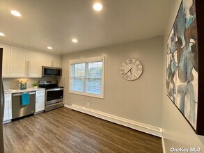 1582 August Rd-Unit -1582 in Babylon, NY - Building Photo - Building Photo