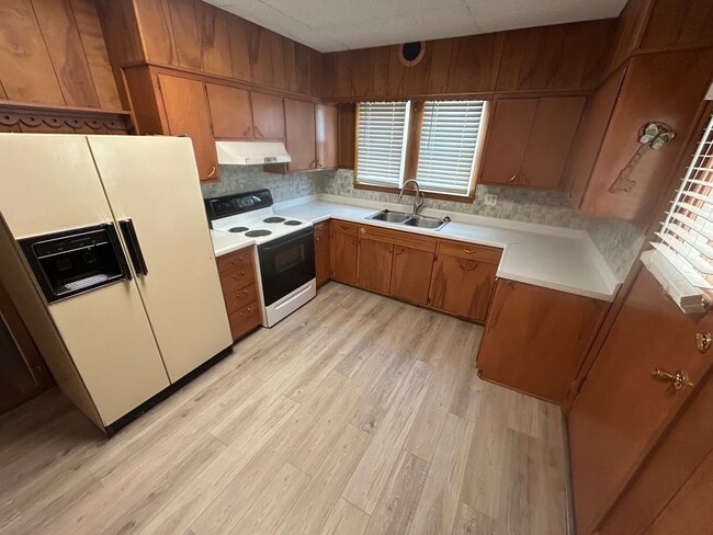 222 E Lawrence Ave in Springfield, IL - Foto de edificio - Building Photo