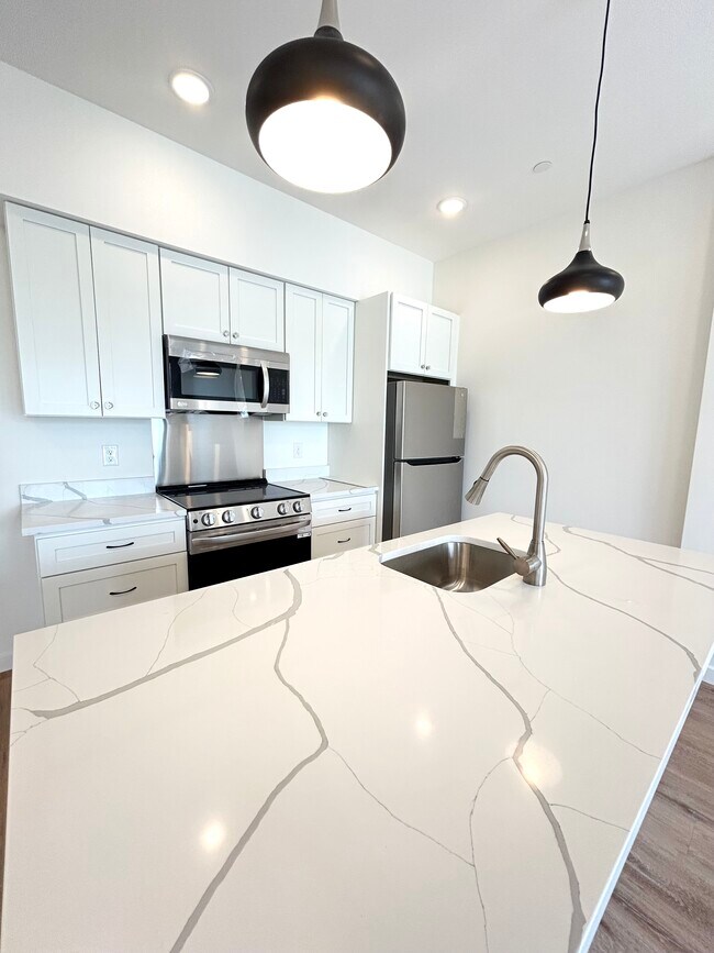 80 Broadway in Arlington, MA - Foto de edificio - Building Photo