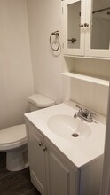 1024 SW 120th St in Seattle, WA - Foto de edificio - Building Photo