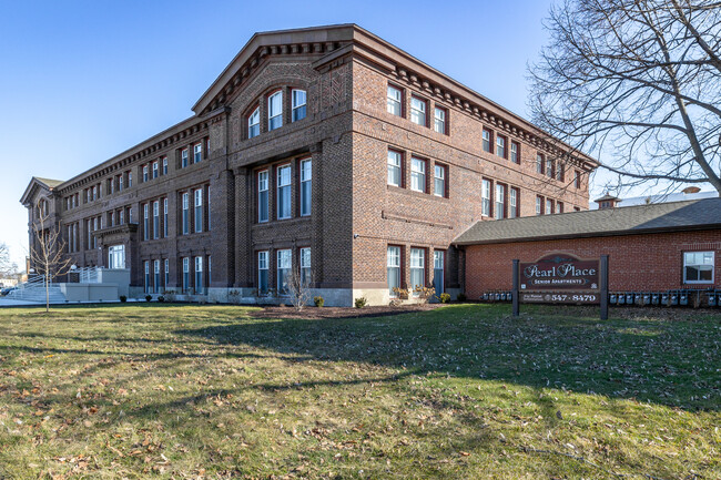 Pearl Place Apartments in Belvidere, IL - Foto de edificio - Building Photo