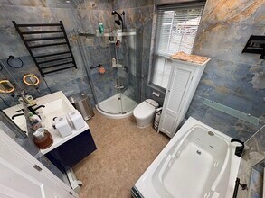 132 Oakfield Ave, Unit 1 in Dix Hills, NY - Building Photo - Building Photo