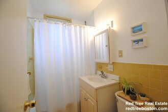 21 Kinross Rd, Unit 1 in Boston, MA - Building Photo - Building Photo