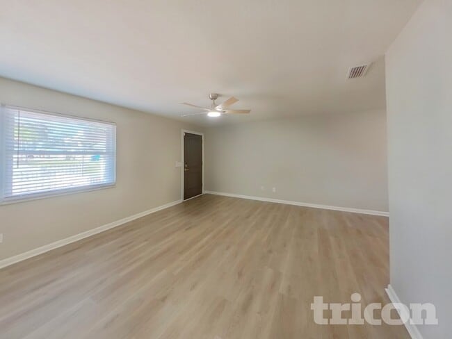 1745 Woodridge Dr in Clearwater, FL - Building Photo - Building Photo