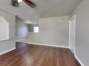 3808 Washington St, Unit 2 Bedroom + Den - The Warden 0342 in Pasadena, TX - Building Photo - Building Photo