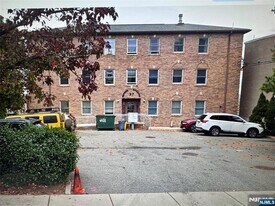 37 Bergen Blvd in Fairview, NJ - Building Photo
