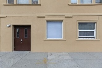 158 Beach 116th St in Far Rockaway, NY - Building Photo - Building Photo