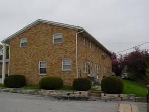 1315-1321 E 39th St in Davenport, IA - Foto de edificio - Building Photo