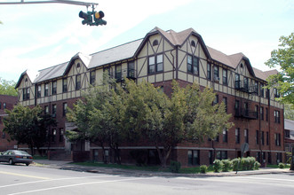 33 Rhode Island Ave in East Orange, NJ - Foto de edificio - Building Photo