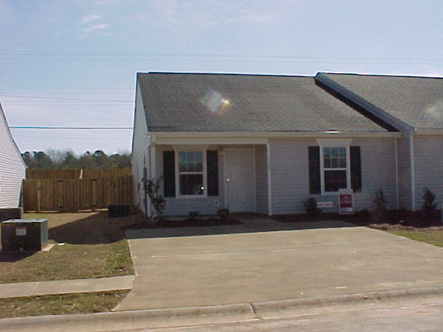 1785 Summerwoods Ln in Griffin, GA - Building Photo