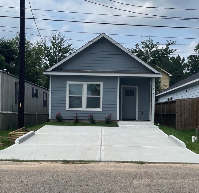 16646 Meadowcroft St in Montgomery, TX - Building Photo - Building Photo