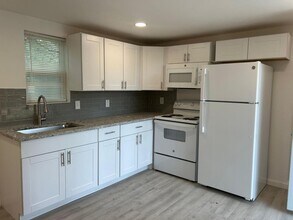 423 E Sears St in Denison, TX - Foto de edificio - Building Photo