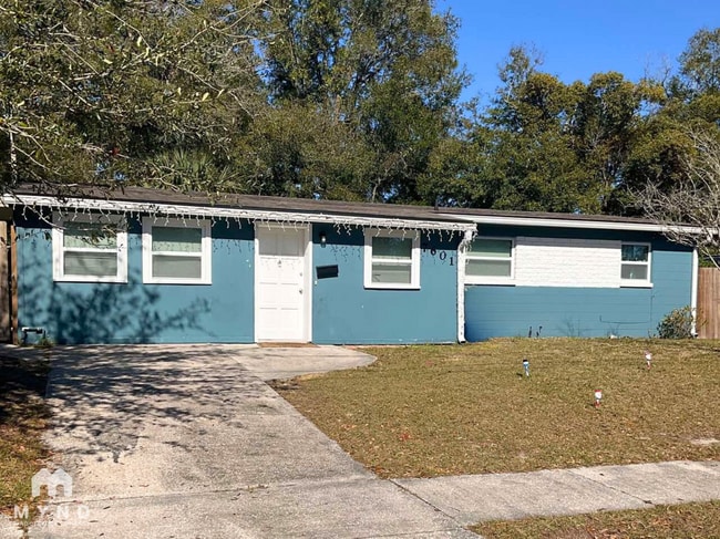 property at 7601 Wycombe Dr N