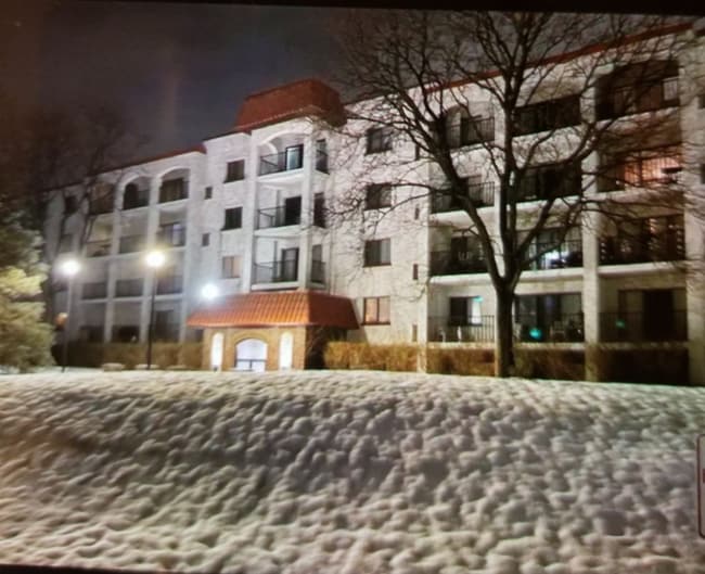 350 Plum Creek Dr, Unit 205 in Wheeling, IL - Building Photo - Building Photo