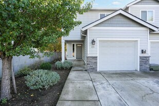 131 Ackerman St W in Monmouth, OR - Building Photo