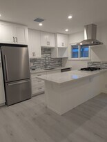 1906 N Hollywood Way, Unit 104 in Burbank, CA - Building Photo