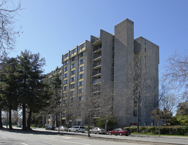 Oak Center Towers in Oakland, CA - Building Photo - Building Photo