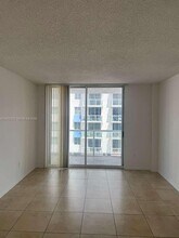 5099 NW 7th St in Miami, FL - Building Photo - Building Photo