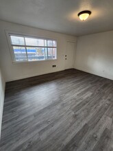 1907 Main St, Unit Apt 2 in Washougal, WA - Foto de edificio - Building Photo