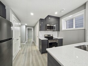 438 Carringvue Grove NW in Calgary, AB - Building Photo - Building Photo
