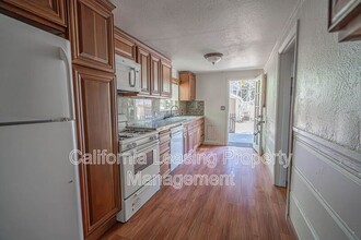 33244 Spring St in Santa Clarita, CA - Foto de edificio - Building Photo