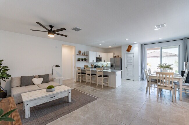 12116 E Wallflower Ln in Florence, AZ - Building Photo - Building Photo