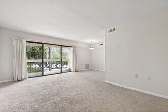 500 Umstead Dr in Chapel Hill, NC - Building Photo - Building Photo